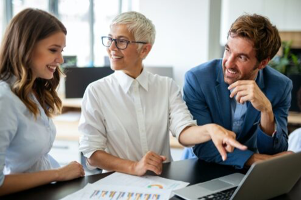 3 people discussing payroll